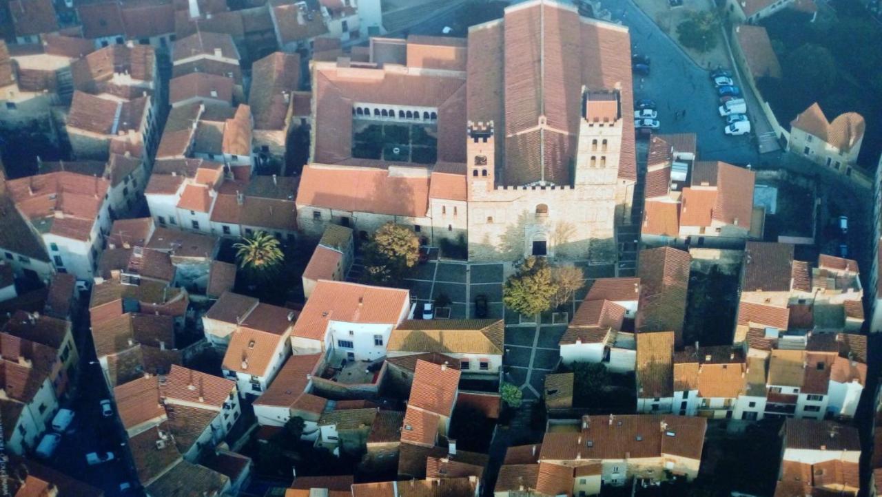 Maison Au Pied De La Cathedrale Elne Luaran gambar